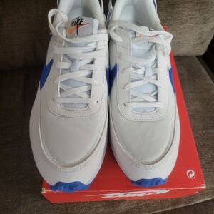 New Nike waffle debut SE size 12. New in box never worn without top